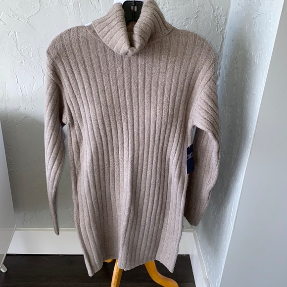 Abercrombie & Fitch Dresses & Skirts - NWT Abercrombie ribbed sweater dress.